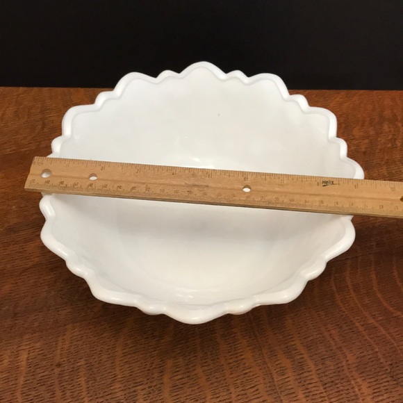 Flower Leaf Milk Glass Footed Bowl - Picture 2 of 5